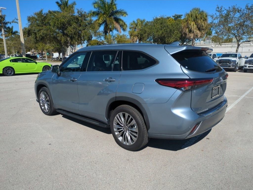 Used 2022 Toyota Highlander Platinum image 8