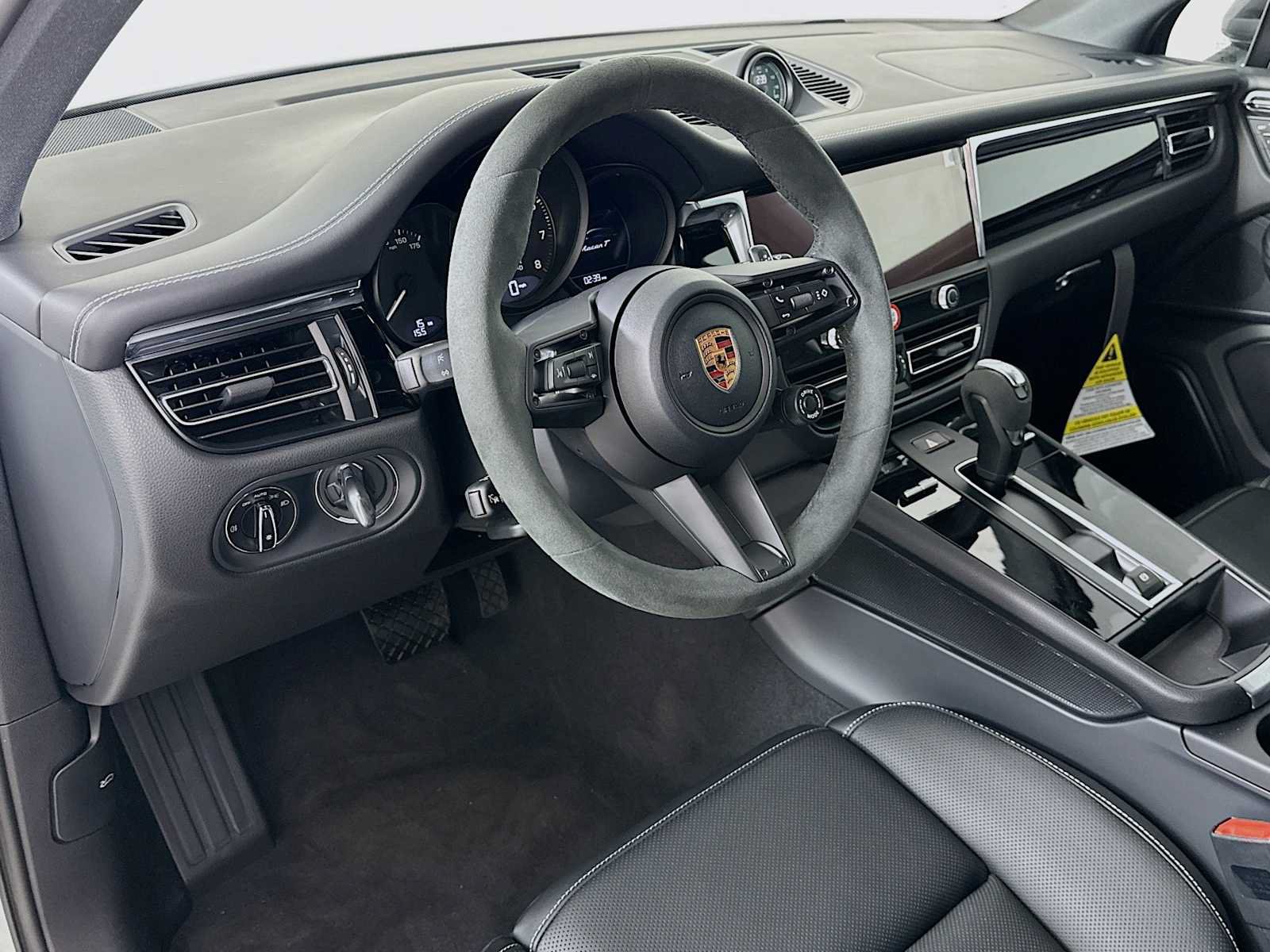 New 2026 Porsche Macan Turbo AWD/4WD image 4