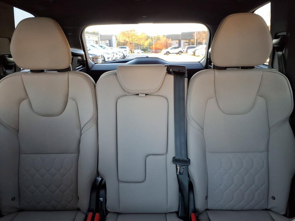 New 2026 Volvo XC90 T8 Plus w/ Protection Package Premier AWD/4WD image 18