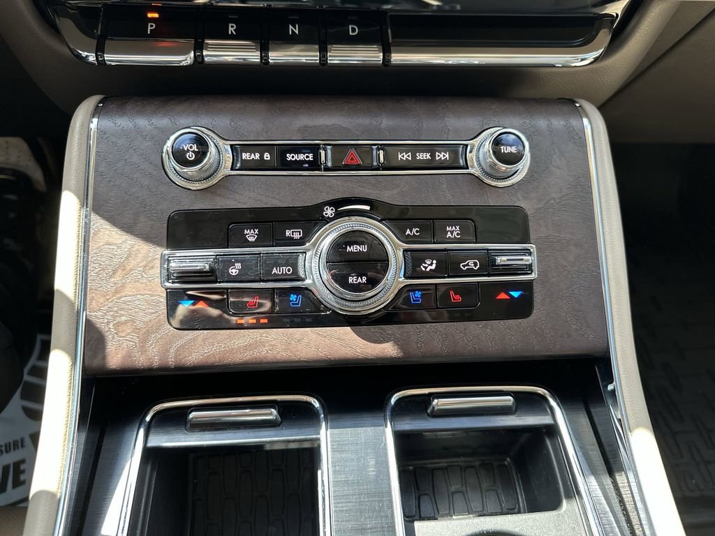 Used 2022 Lincoln Aviator Grand Touring w/ Equipment Group 301A AWD/4WD image 17