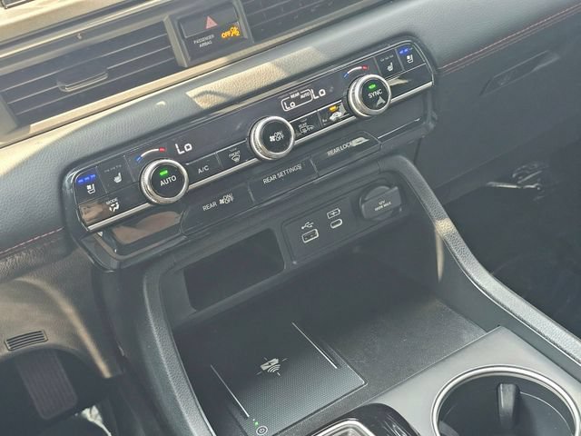 Used 2025 Honda Pilot Black Edition image 36