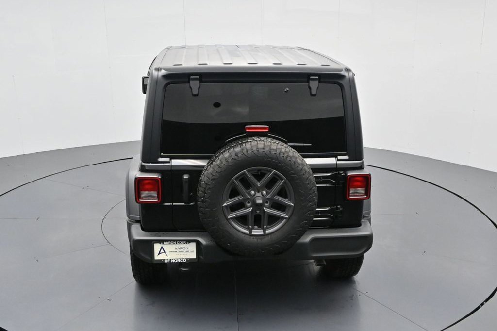 Used 2024 Jeep Wrangler Unlimited Sport AWD/4WD image 18