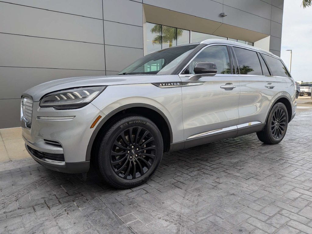 Certified 2024 Lincoln Aviator 2WD w/ Premium Package image 1