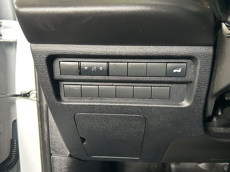 Used 2024 Mitsubishi Outlander AWD image 26