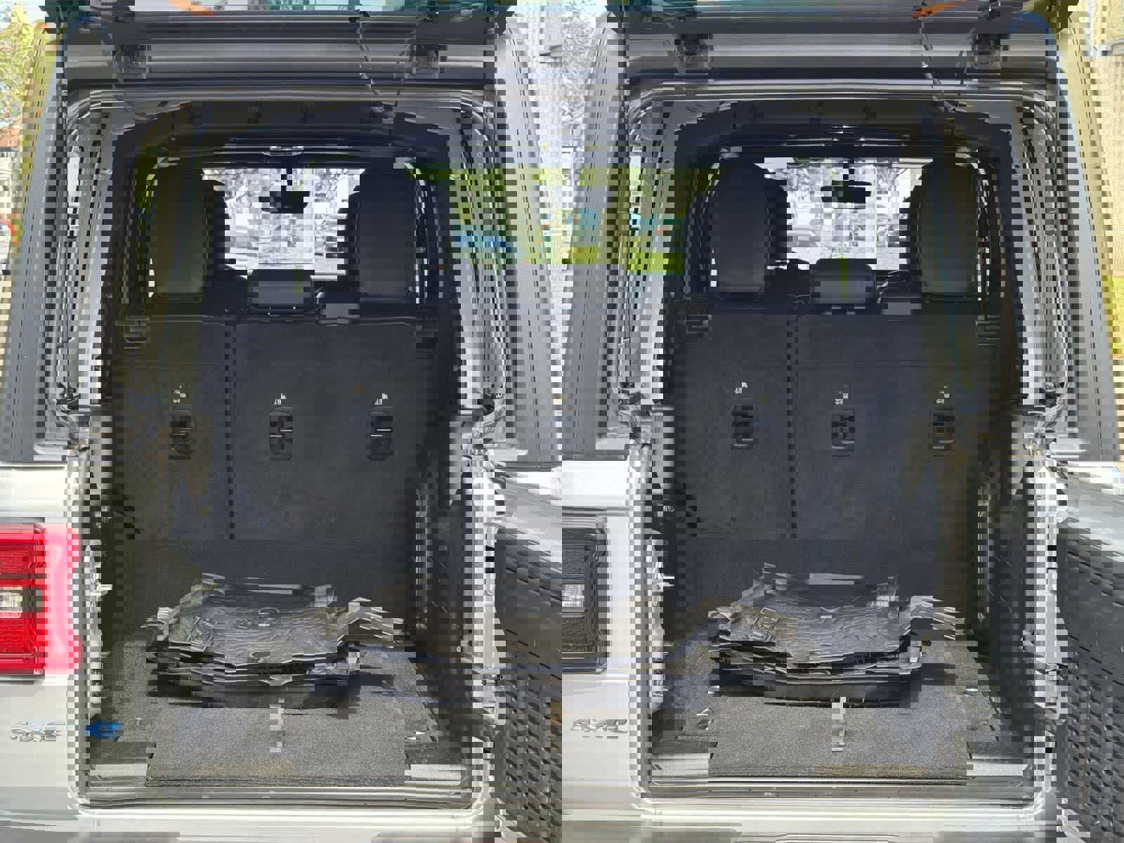 Used 2023 Jeep Wrangler Sahara w/ Cold Weather Group image 28