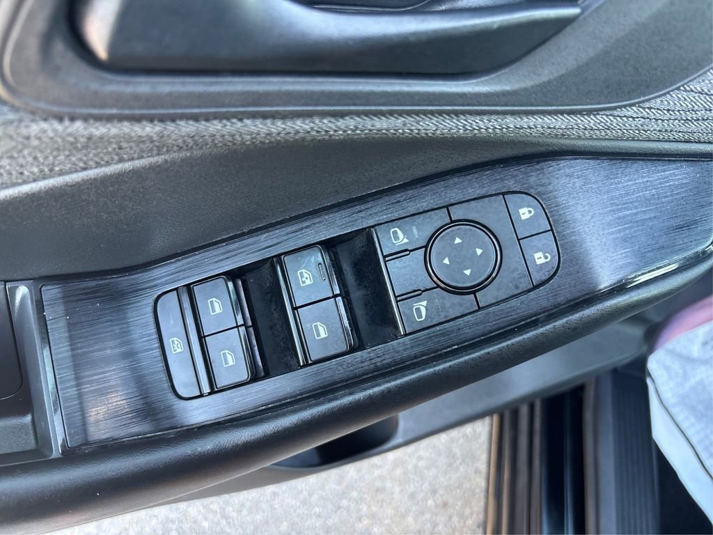 Used 2023 Nissan Rogue S image 30