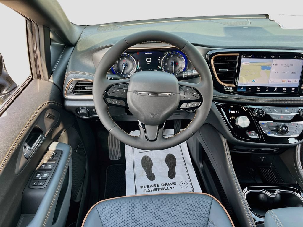 New 2027 Chrysler Pacifica Pinnacle w/ Theater Group FWD image 9