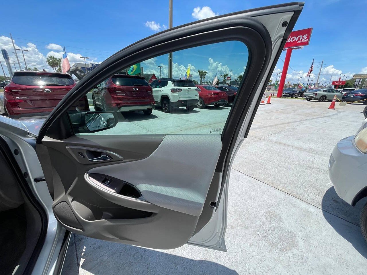 Used 2018 Chevrolet Malibu LS FWD image 16