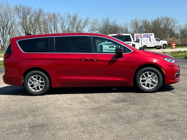 New 2026 Chrysler Pacifica Select FWD image 48