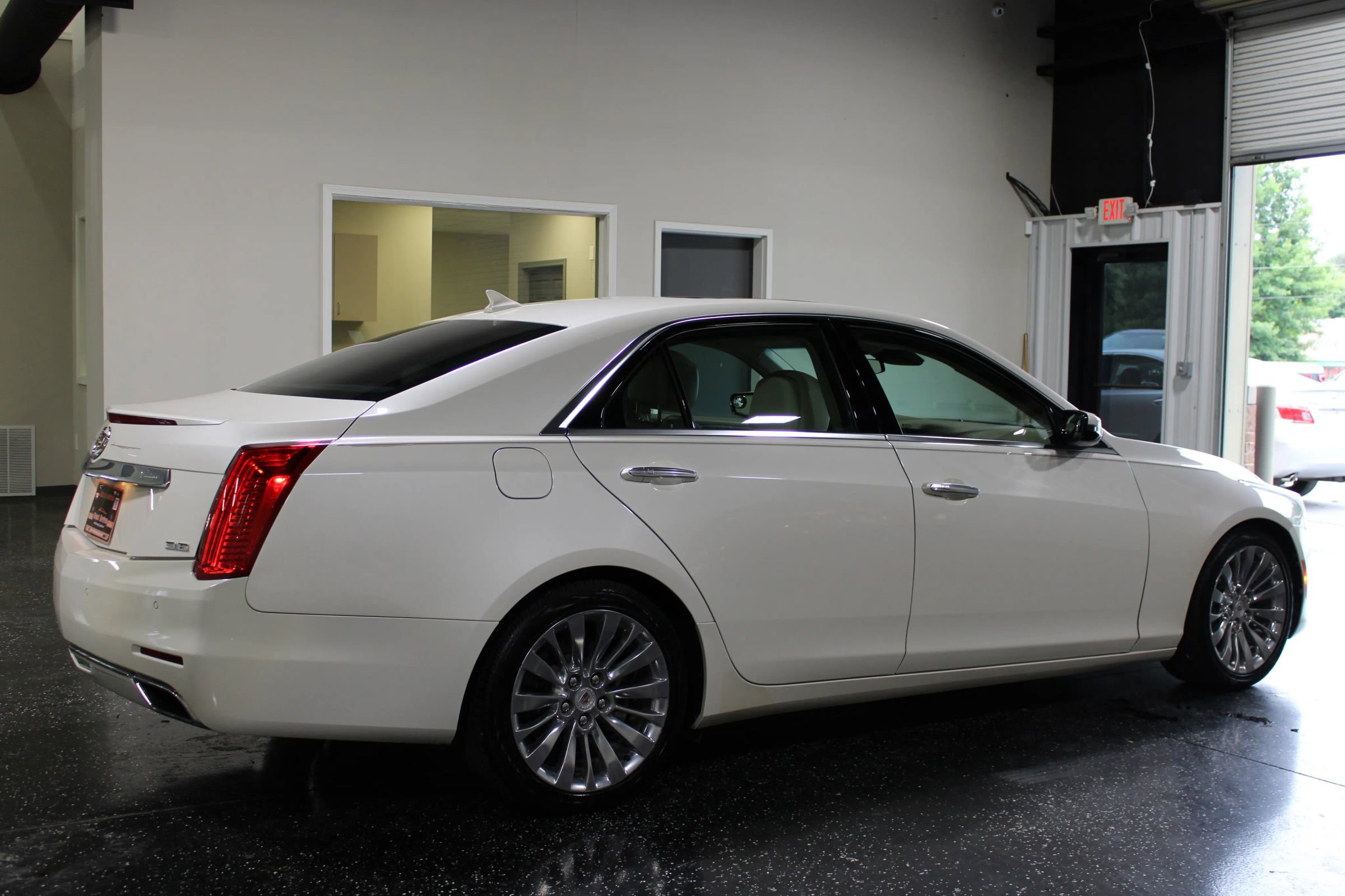 Used 2014 Cadillac CTS Luxury RWD image 3
