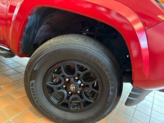 Used 2022 Toyota Tacoma SR5 w/ Technology Package RWD image 35