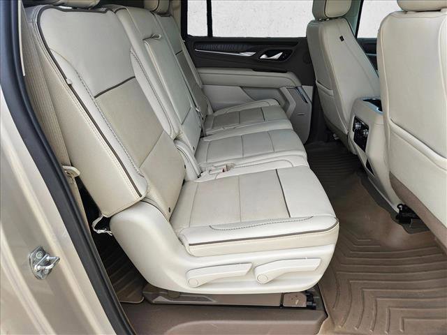 Used 2022 GMC Yukon XL Denali image 16