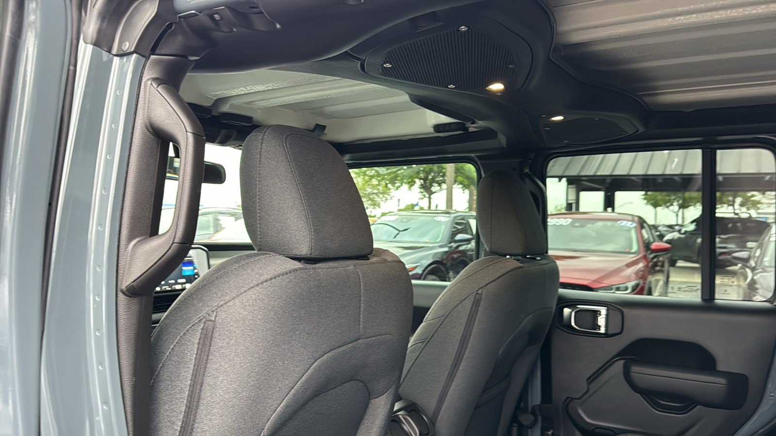 Used 2025 Jeep Gladiator Sport image 17