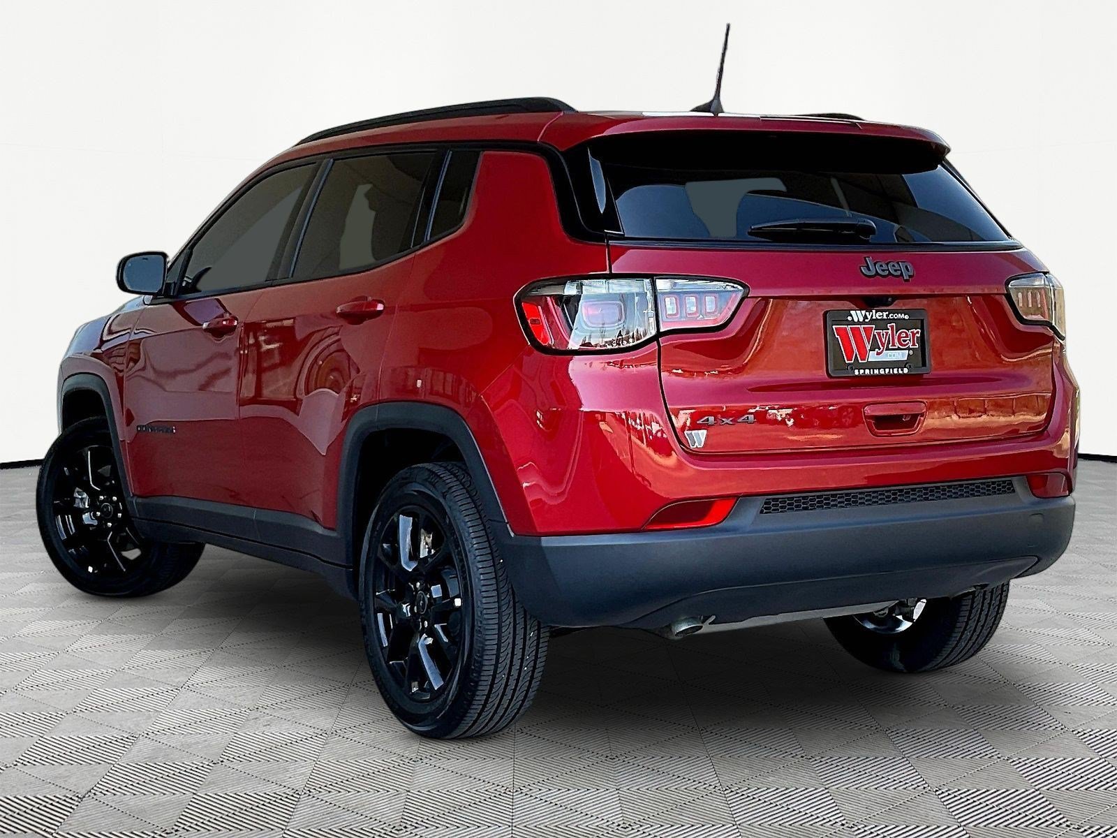 Used 2026 Jeep Compass Latitude AWD/4WD image 4