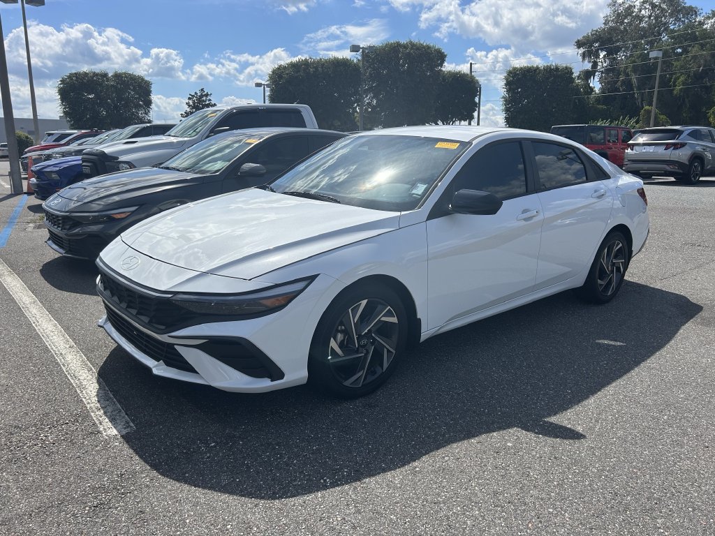 Certified 2025 Hyundai Elantra Sport FWD image 8