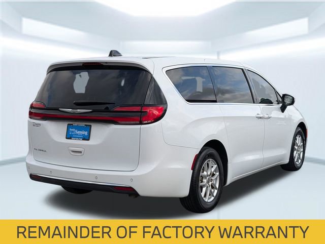 Used 2023 Chrysler Pacifica Touring-L FWD image 5