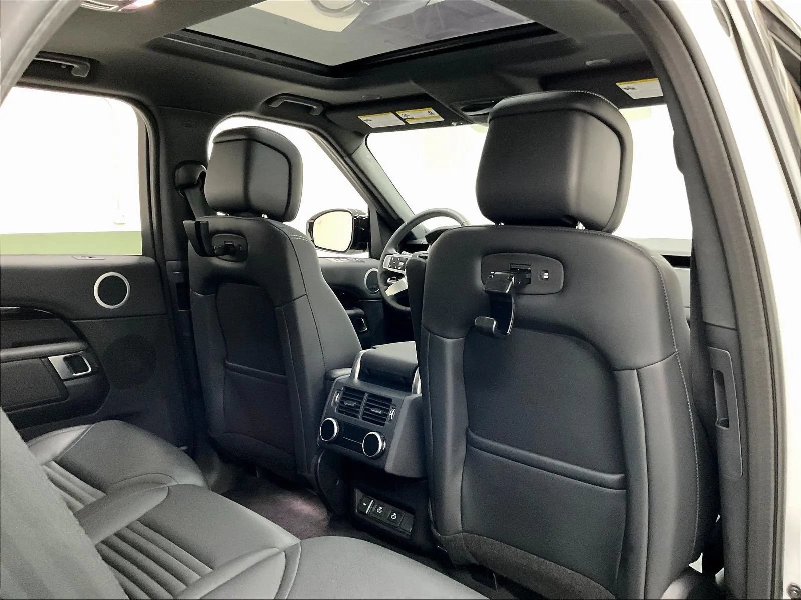 Used 2025 Land Rover Discovery S AWD/4WD image 46