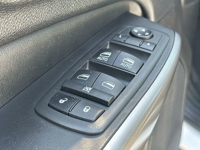 Used 2021 Jeep Cherokee Limited w/ Elite Package AWD/4WD image 24