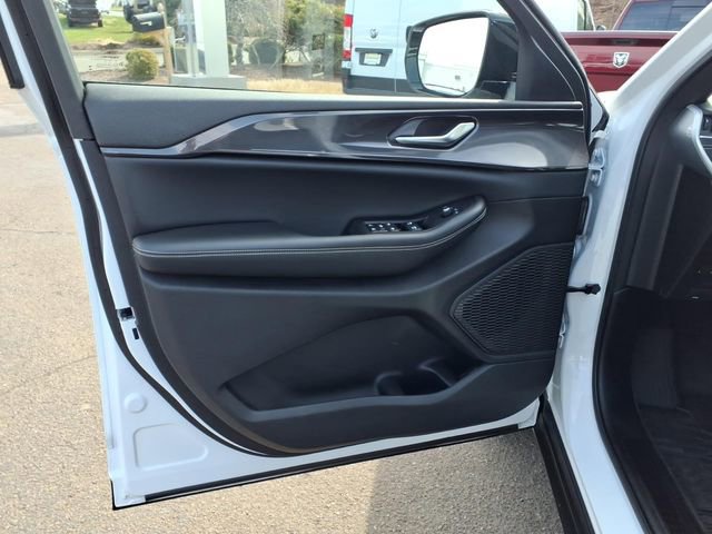 Certified 2023 Jeep Grand Cherokee Altitude image 17