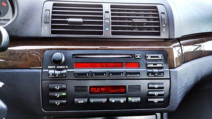 Used 2002 BMW 325i Sedan image 16