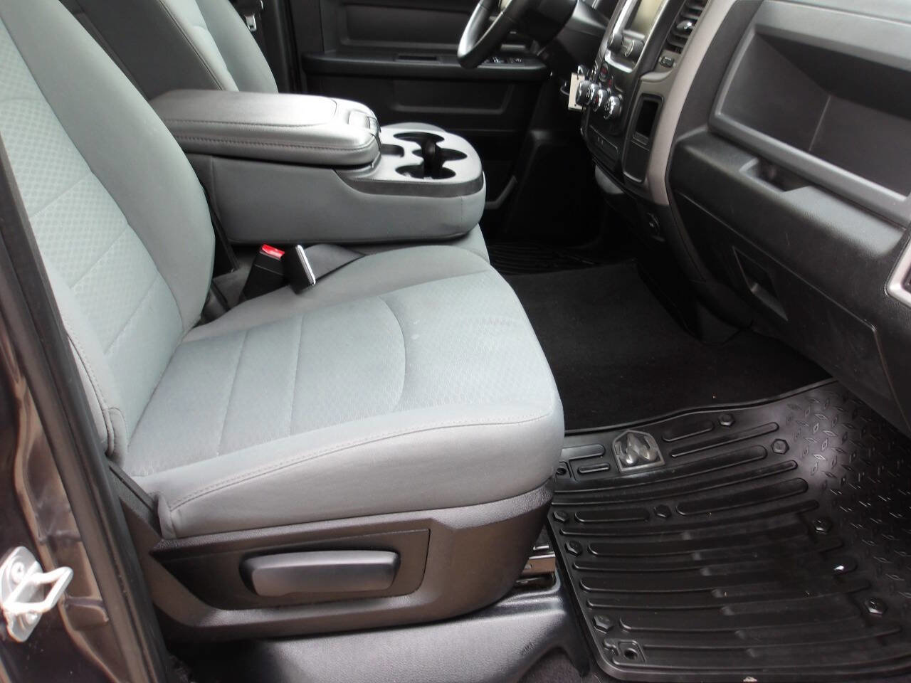Used 2017 RAM 1500 Express w/ Express Value Package AWD/4WD image 7