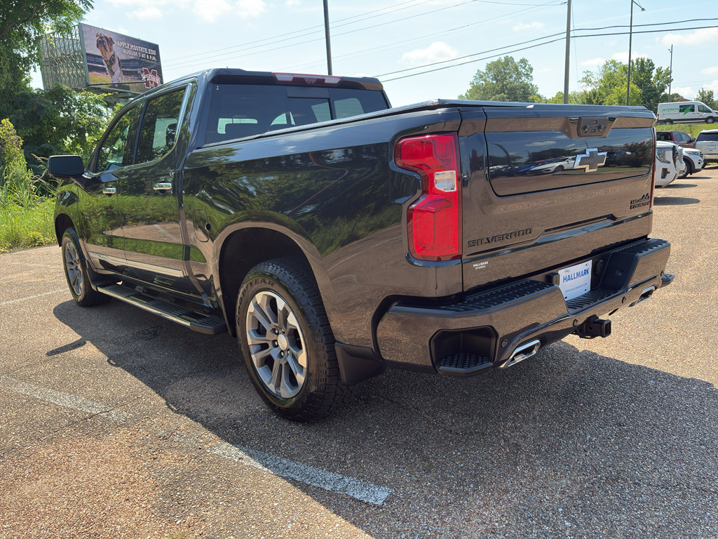 Used 2023 Chevrolet Silverado 1500 High Country w/ Technology Package AWD/4WD image 8