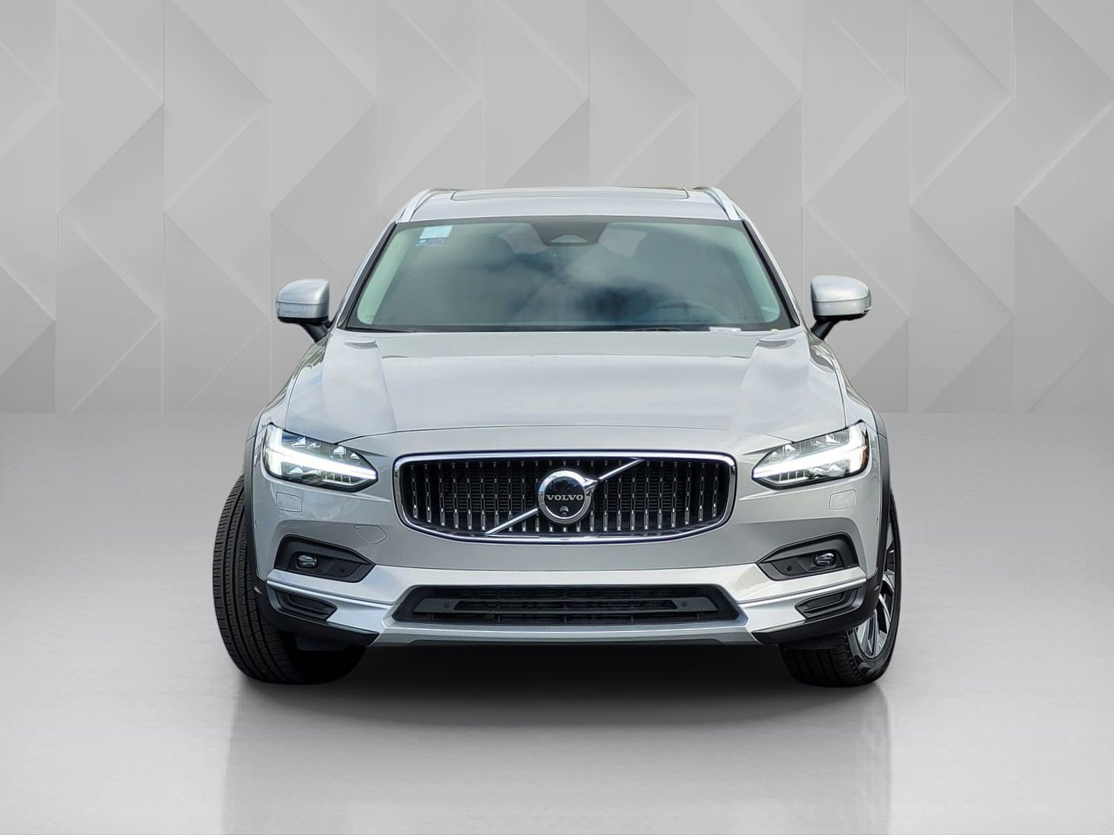 Certified 2025 Volvo V90 B6 Cross Country Plus image 2