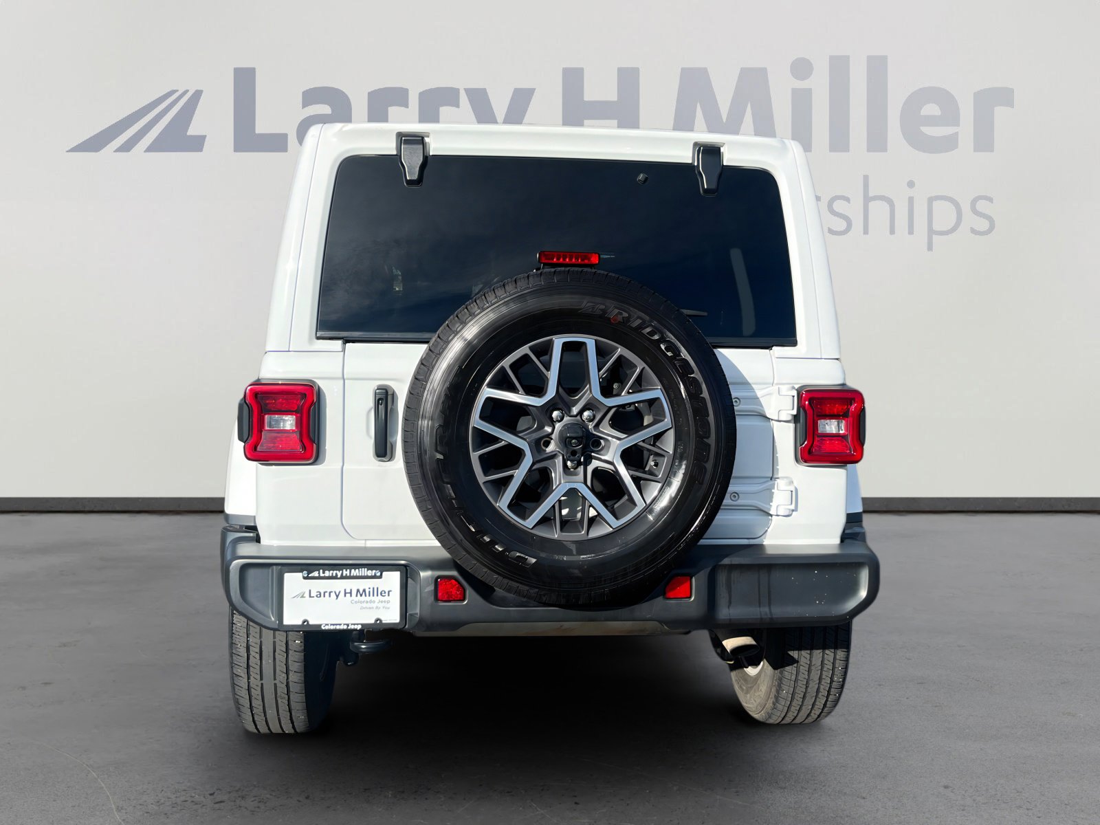 Used 2024 Jeep Wrangler Sahara image 4
