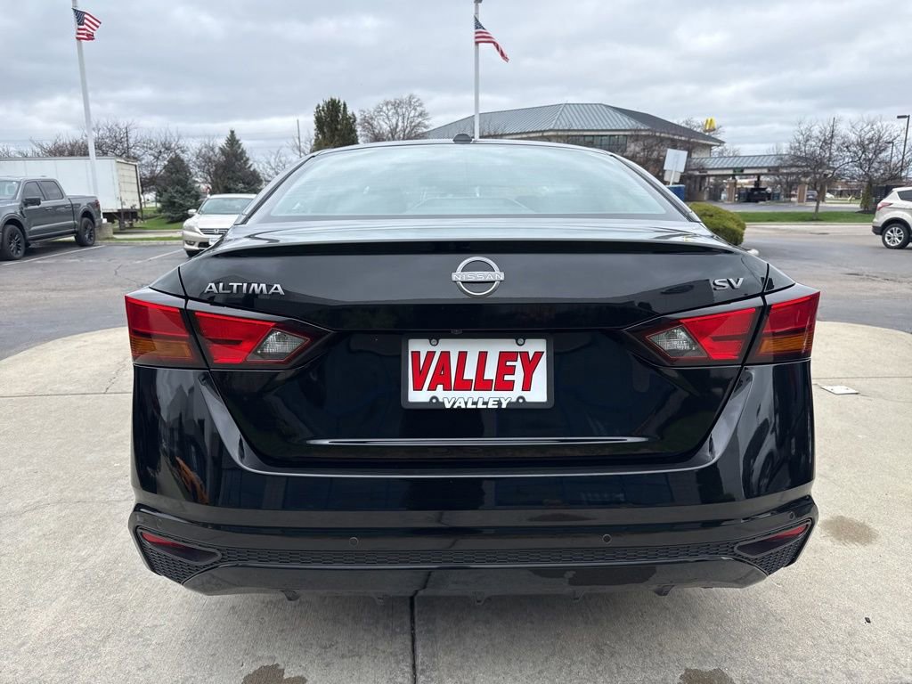 Used 2024 Nissan Altima 2.5 SV image 11