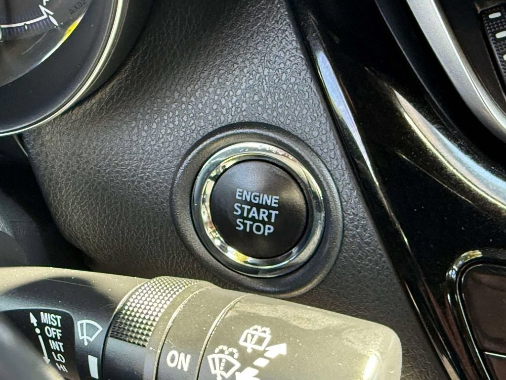 Used 2019 Toyota C-HR XLE FWD image 22