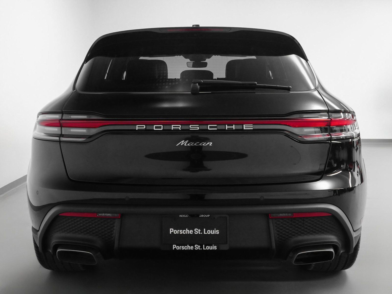 Certified 2025 Porsche Macan image 9