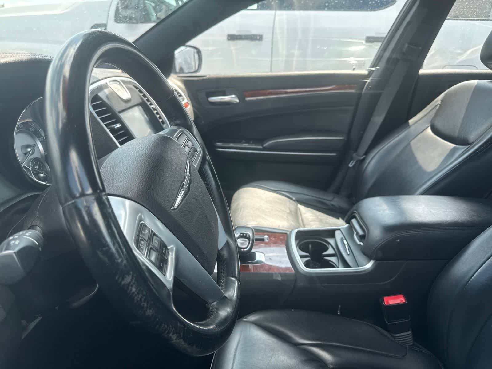 Used 2014 Chrysler 300 AWD w/ Driver Convenience Group image 33