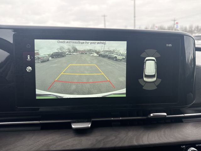 Used 2023 Kia Carnival EX image 25