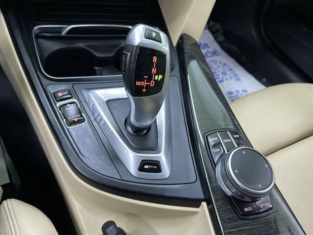 Used 2018 BMW 330e w/ Convenience Package RWD image 24