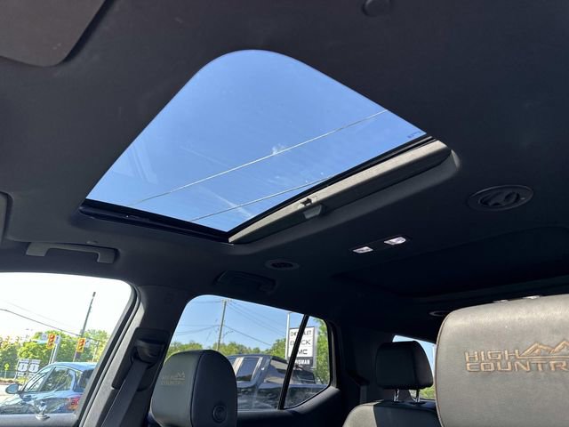 Used 2023 Chevrolet Traverse High Country AWD/4WD image 23