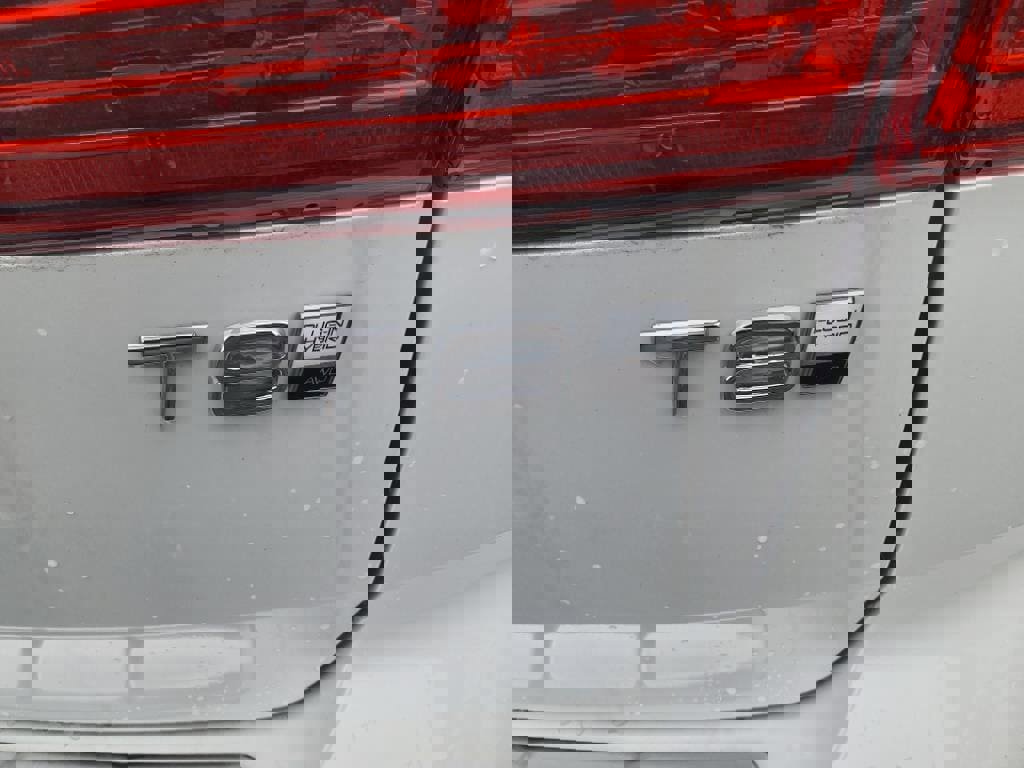 New 2025 Volvo XC60 T8 Core w/ Protection Package Premier image 6