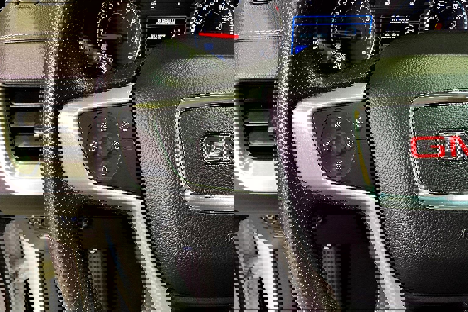 Used 2024 GMC Terrain SLE image 11