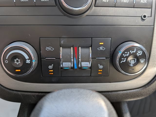 Used 2008 Chevrolet Impala LT w/ Luxury Edition Package FWD image 23