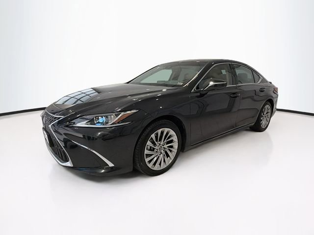 Used 2023 Lexus ES 300h Ultra Luxury image 3