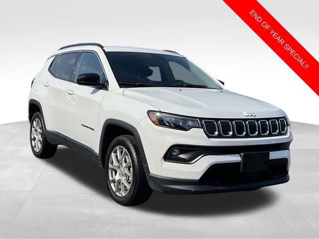 Used 2022 Jeep Compass Latitude image 1