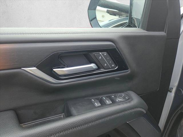 Used 2025 GMC Yukon Denali AWD/4WD image 13