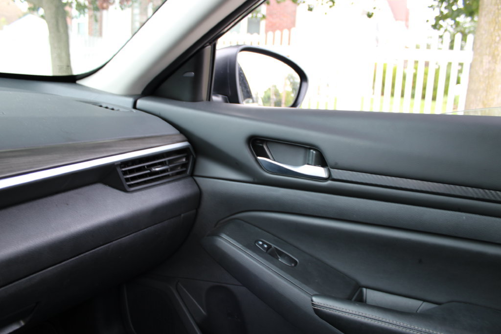Used 2025 Nissan Altima 2.5 SV FWD image 18