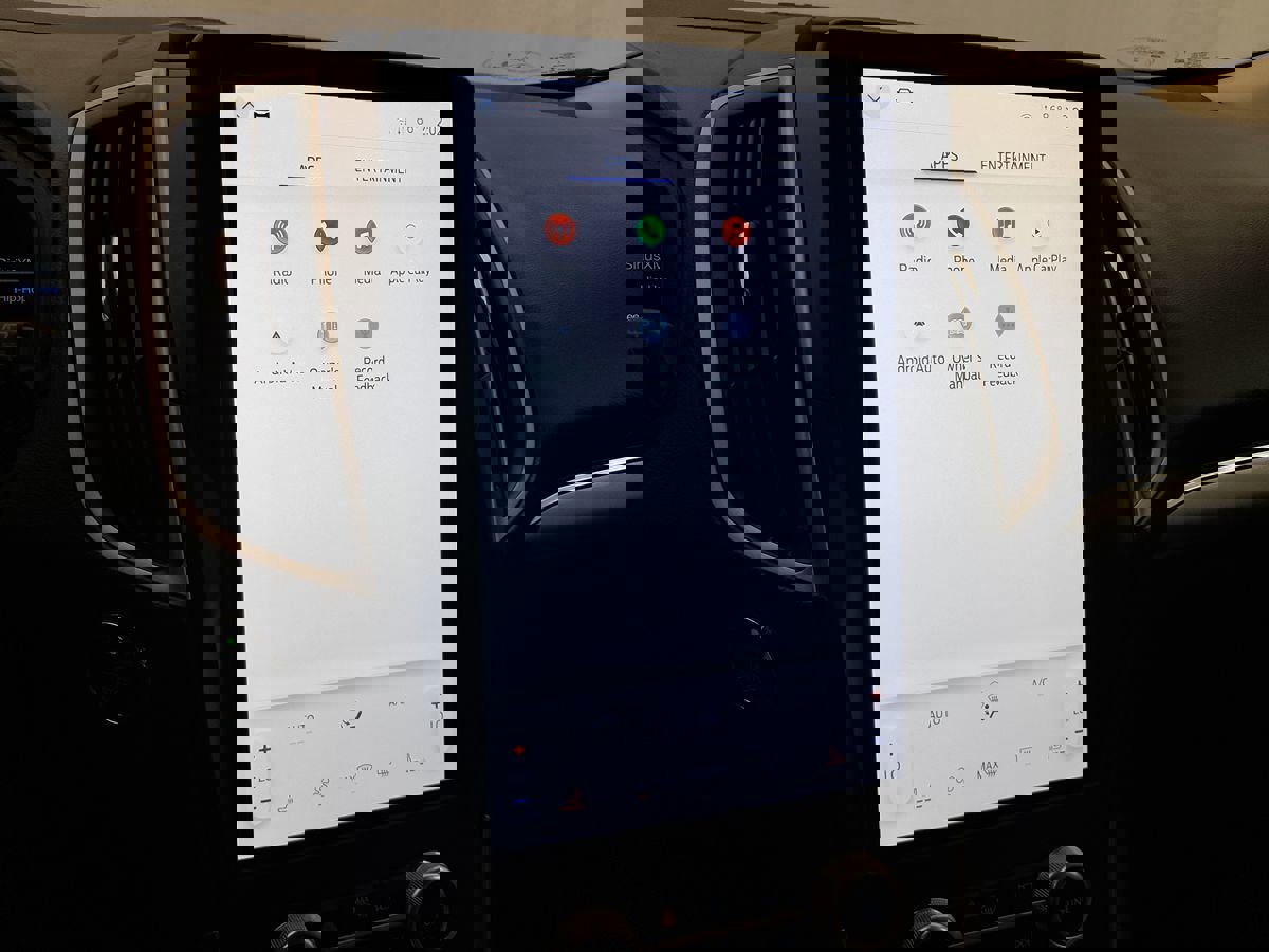 Used 2022 Ford Edge SEL image 16