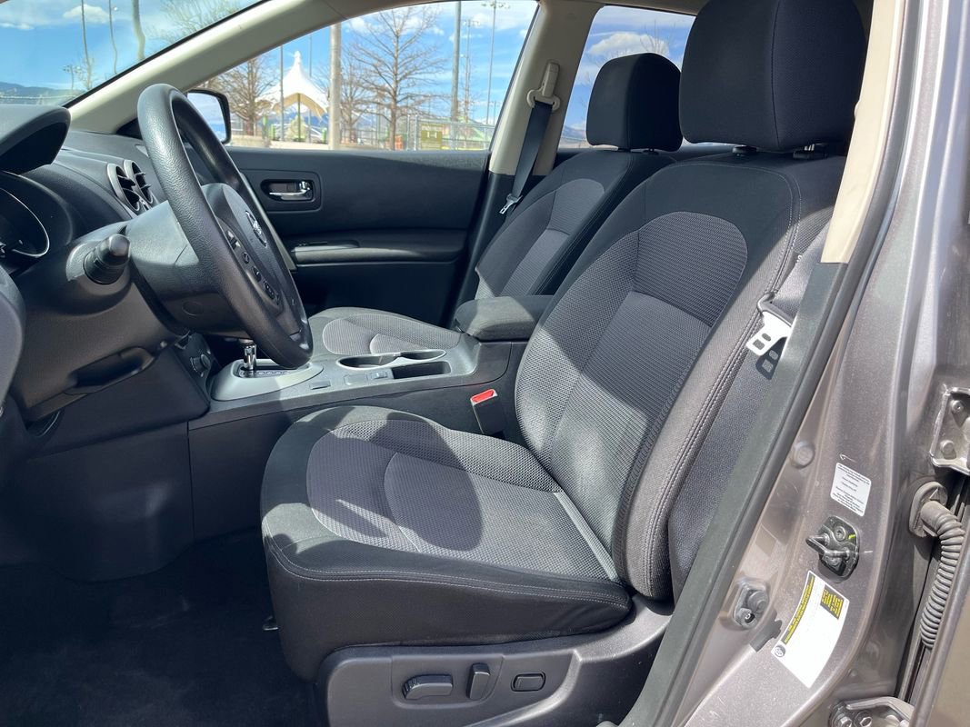 Used 2013 Nissan Rogue SV w/ Premium Pkg image 10