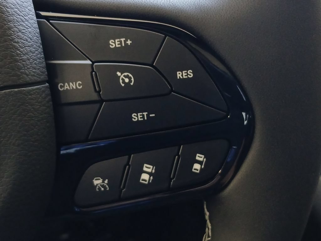New 2027 Chrysler Pacifica Limited FWD image 25