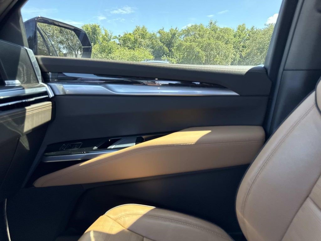 Certified 2025 Cadillac Escalade Premium Luxury w/ Touring Package AWD/4WD image 17