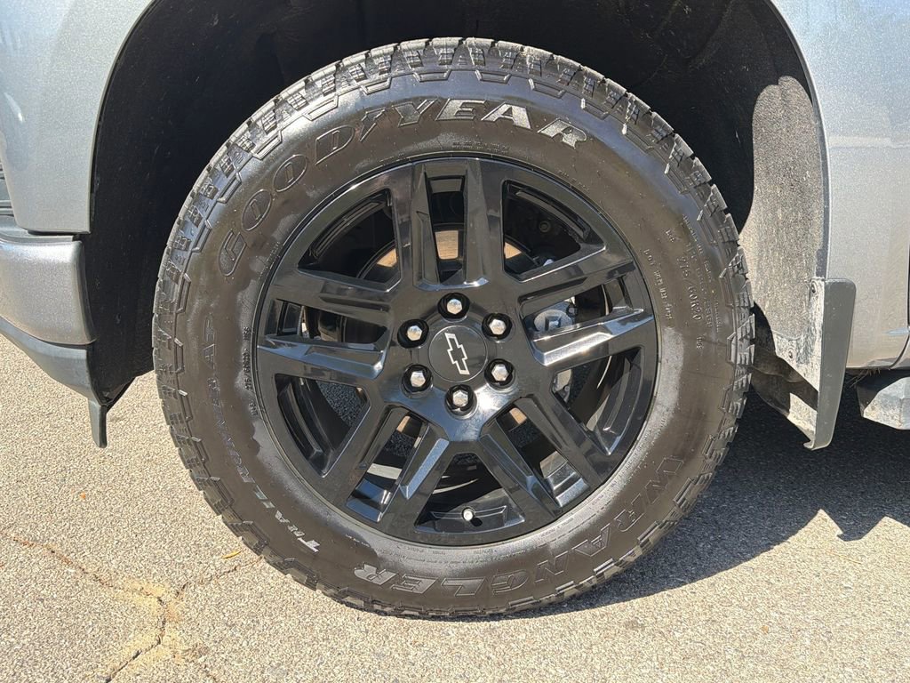 Used 2022 Chevrolet Silverado 1500 Custom w/ LPO, Blackout Package AWD/4WD image 18