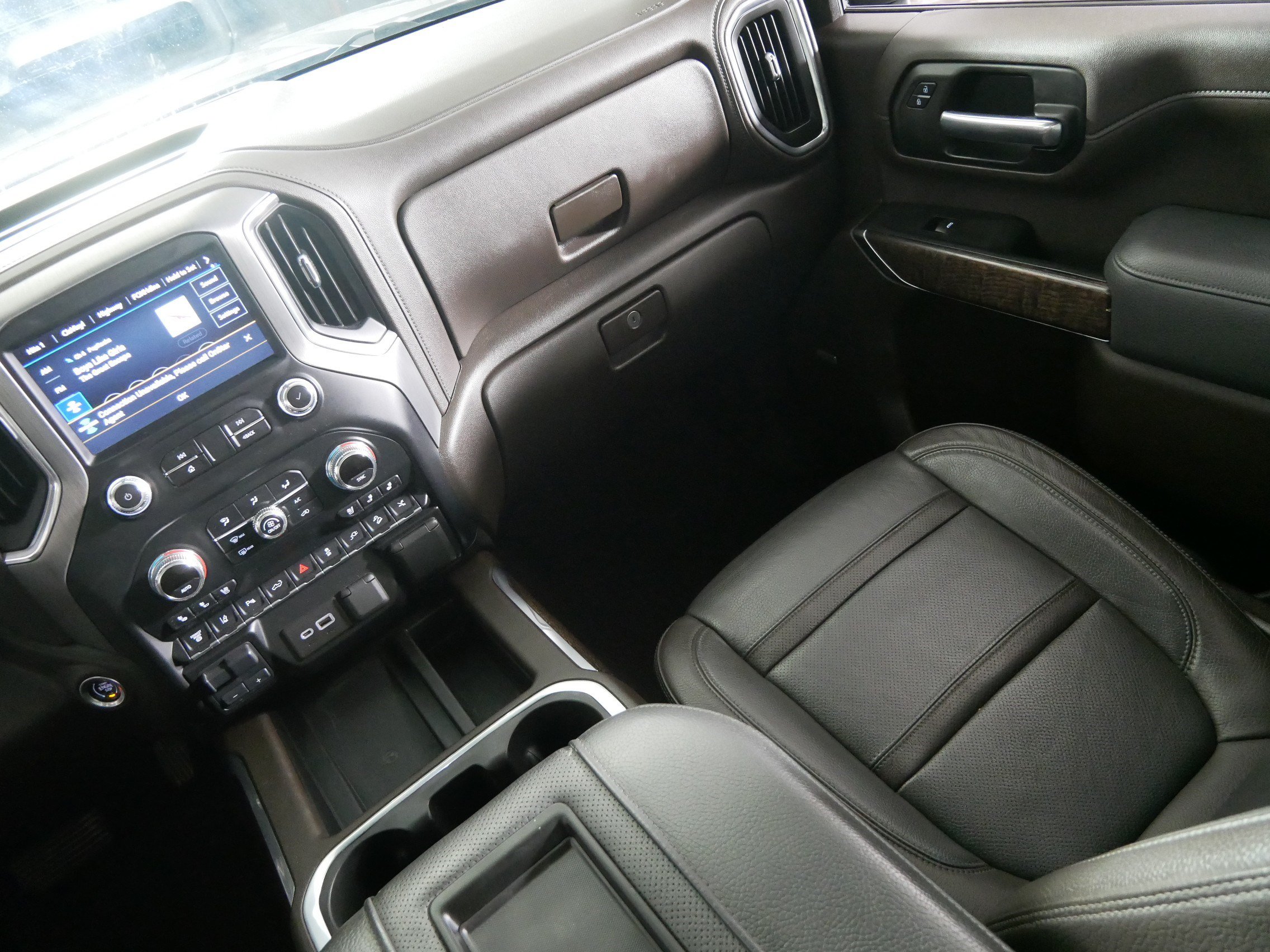 Certified 2021 GMC Sierra 3500 Denali w/ Denali Black Diamond Edition AWD/4WD image 11