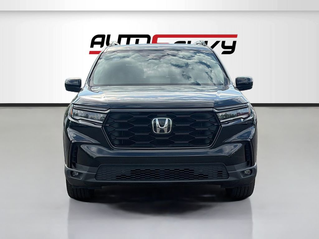 Used 2025 Honda Pilot Touring image 2