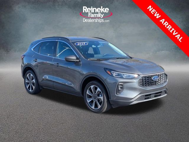 Used 2025 Ford Escape Platinum image 3